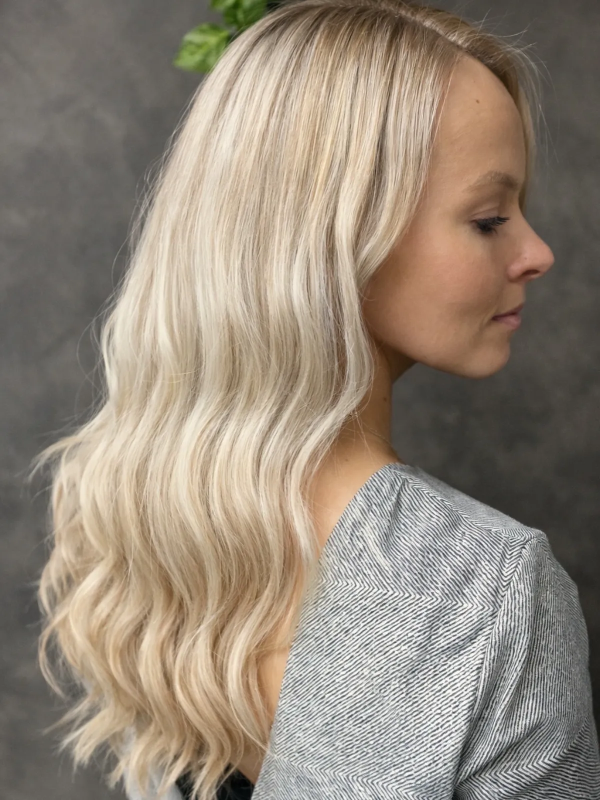 Babylights i fine, lyse blonde reflekser hos Frisør Hyperfokus i Valby